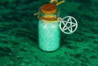 Witches Green Salt
